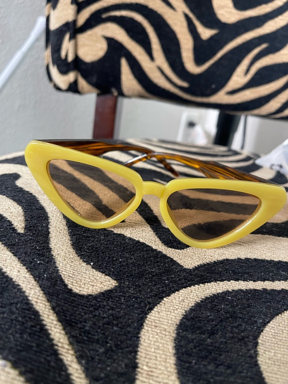 Yellow Cat Eye Women's Sunglasses - Stylish Retro Frames